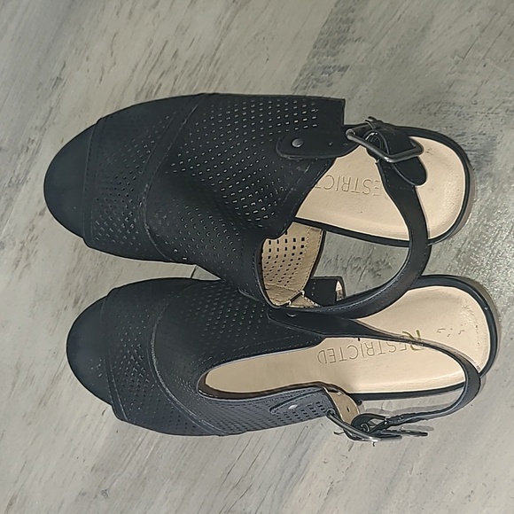 Restricted Pumps - Picture 4 of 6